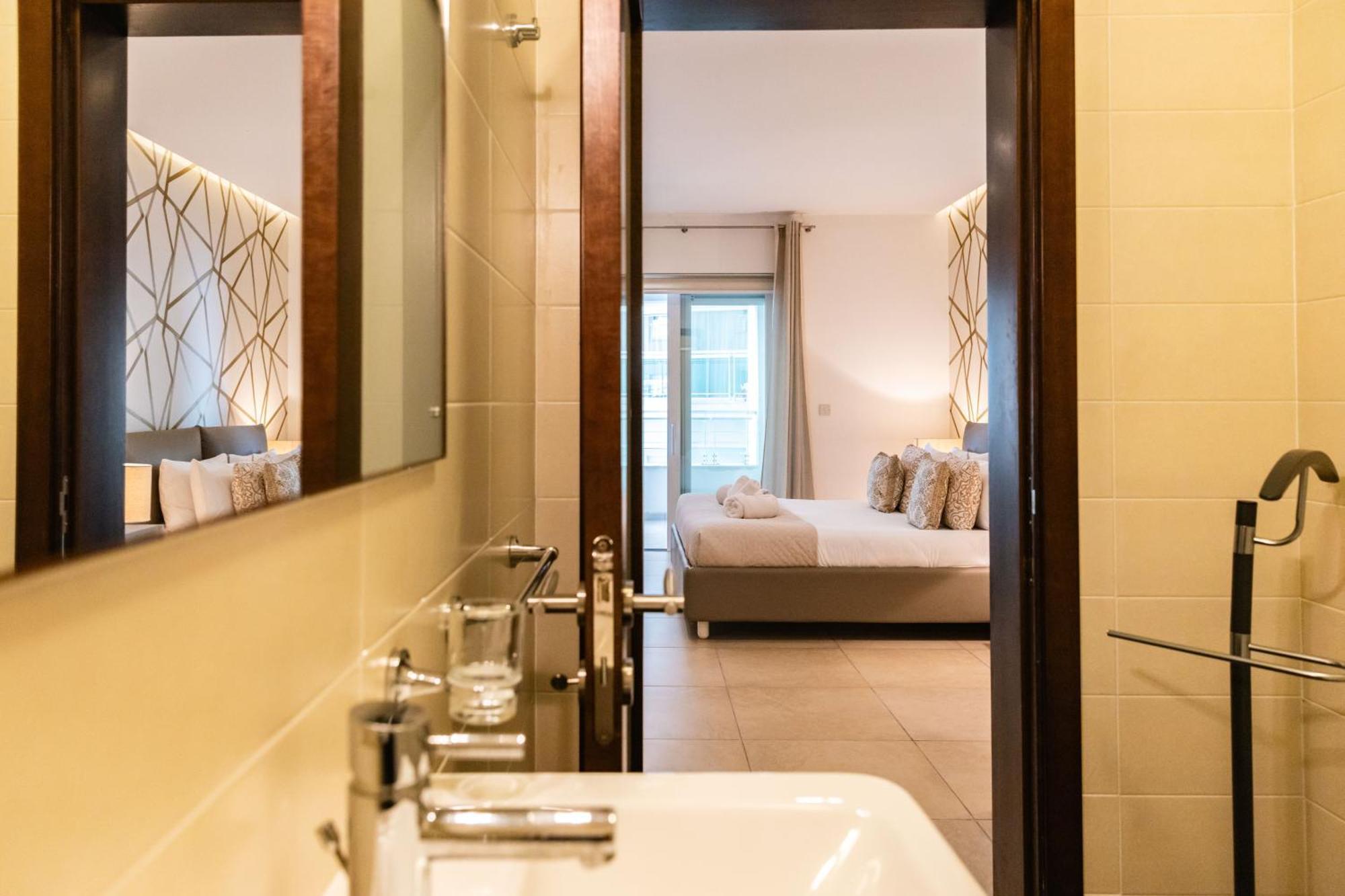 Luxury Seafront 3Br With Pool By Arcobnb Слима Экстерьер фото